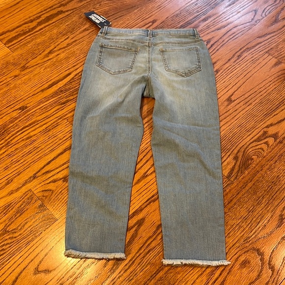 NWT Oshkosh Girl’s Vintage Straight Ripped Jeans Size 8/8A - Picture 7 of 8